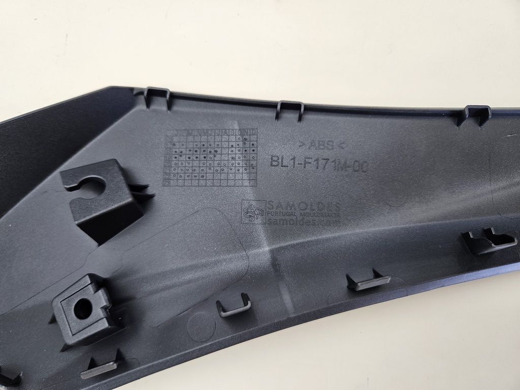 YAMAHA XMAX 250 300 400 SAĞ ALT KAPAK MARŞBİYEL 2018-2023