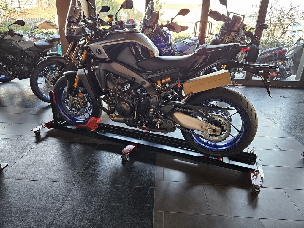 360 DERECE DÖNÜŞLÜ HAREKETİ MOTOSİKLET STANDI