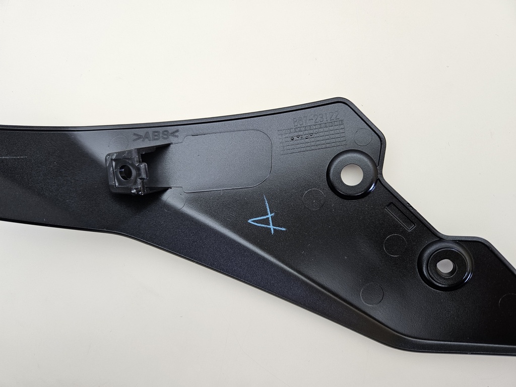 YAMAHA MT-10 FAR ÜST SOL KAPAK MAT SİYAH 2016-2020 