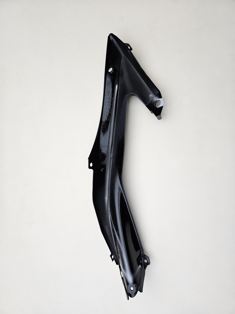 YAMAHA YZF R6 SAĞ ÜST KARENAJ SİYAH 2006-2007